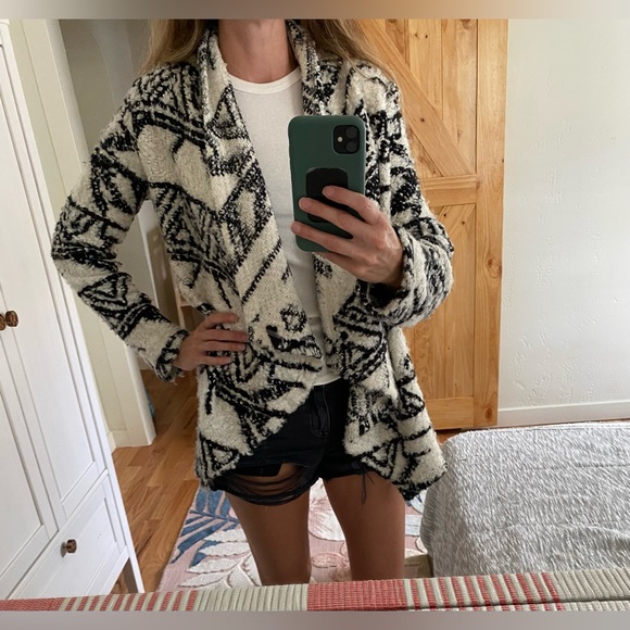 BB Dakota✨Black & White Aztec Jacket - Picture 7 of 7